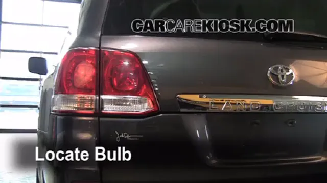 2008 Toyota Land Cruiser 5.7L V8 Éclairage Feux de marche arrière (remplacer une ampoule)